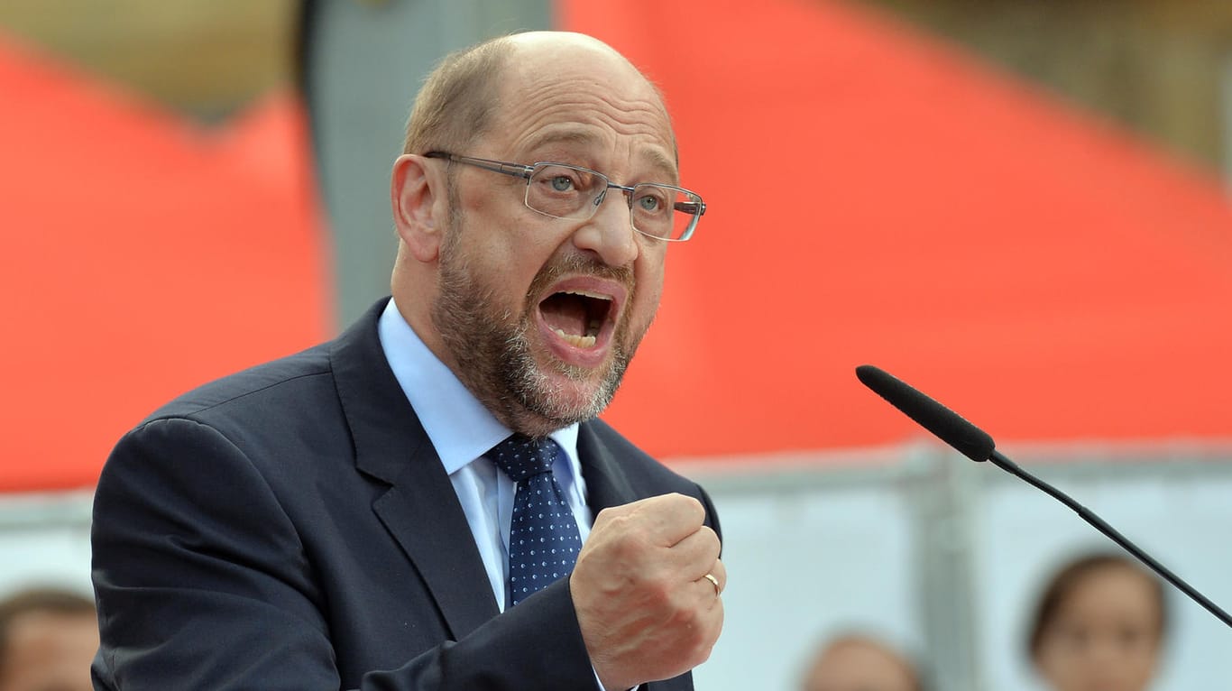 SPD-Kanzlerkandidat Martin Schulz gibt vor der Bundestagswahl 2017 trotz schlechter Umfragewerte nicht auf und stellt seine Bildungspläne vor.