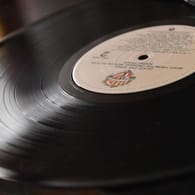 Schallplatten sind wieder gefragt, auch bei jüngeren Käufern.