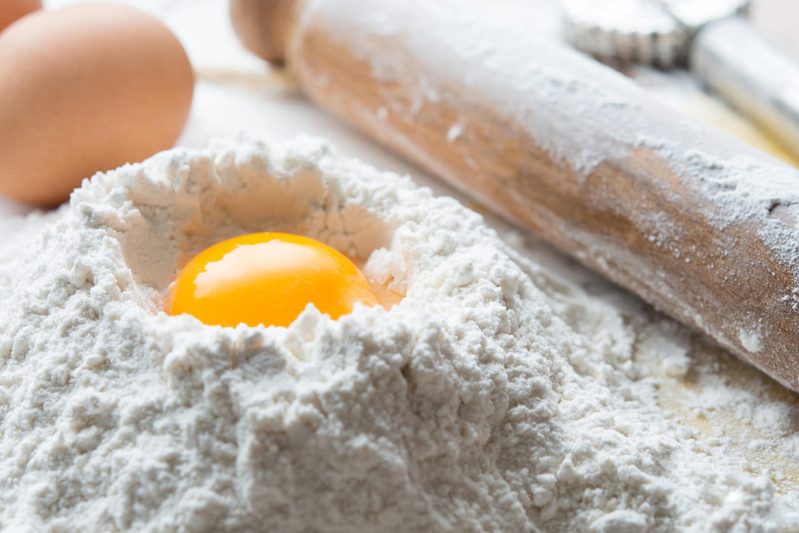 Bei luftigen Kuchen, Muffins und vielen Broten dient das Ei hauptsächlich als Backtriebmittel. Es kann aber ersetzt werden.