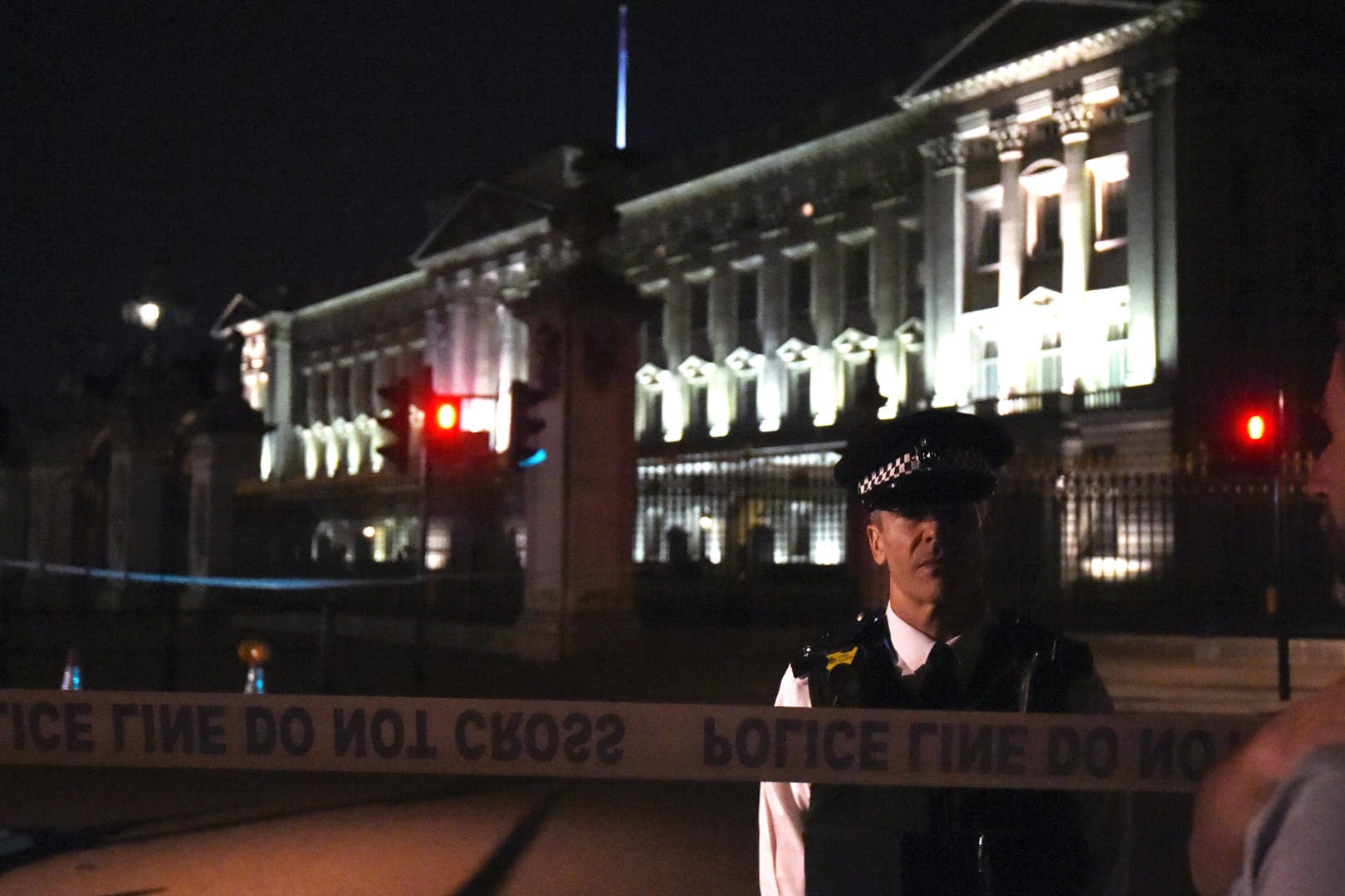 Bei der Schwert-Attacke in London wurden zwei Polizisten leicht verletzt.