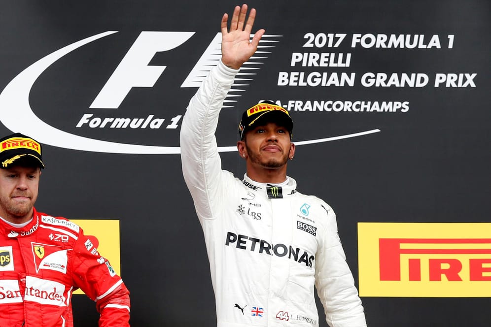Sebastian Vettel musste sich beim Großen Preis von Belgien nur Lewis Hamilton (r.) geschlagen geben.