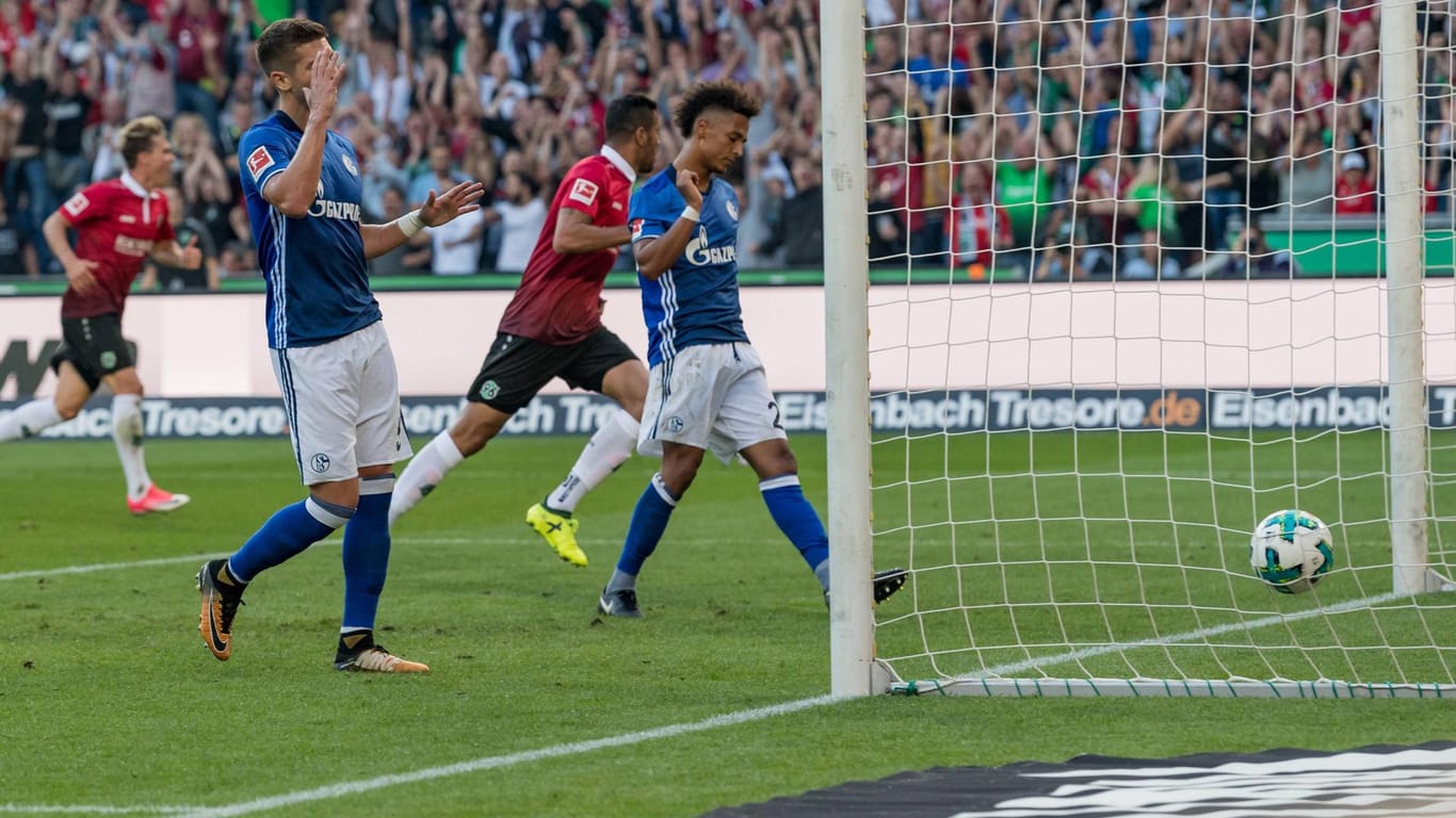 Das 1:0 für Hannover - die Schalker konnten nur hilflos zusehen.