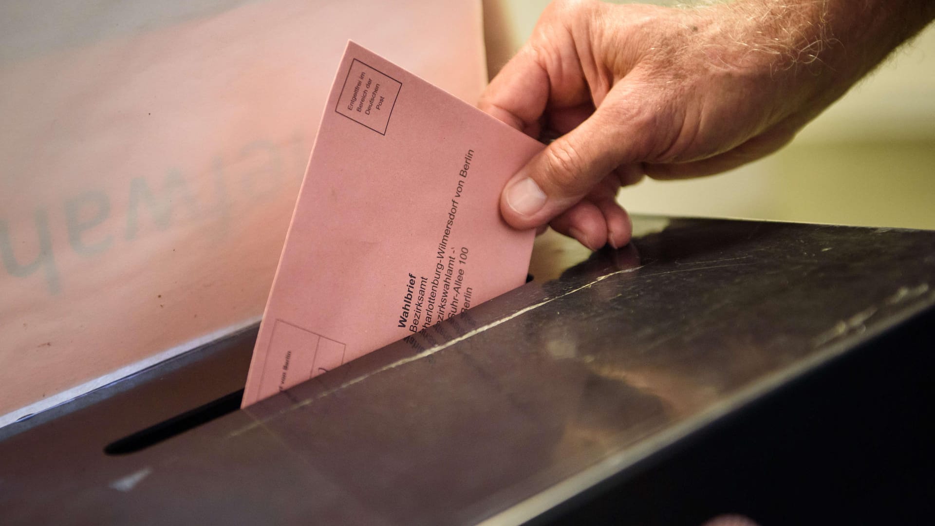 Bei der Bundestagswahl 2013 hatte der Anteil der Briefwähler noch 24,6 Prozent betragen. Bei der Bundestagswahl 2013 hatte der Anteil der Briefwähler noch 24,6 Prozent betragen.