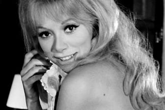 Mireille Darc in einer Szene des Films "Mordrezepte der Barbouzes" aus dem Jahr 1965.