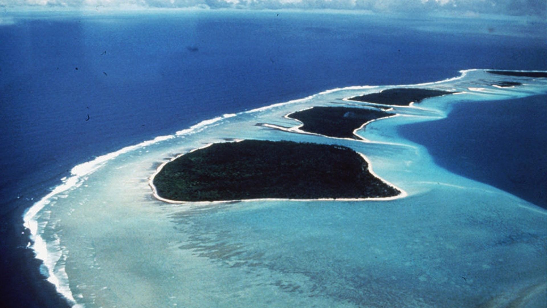 Einige Stunden hatte die Familie auf dem Atoll ausharren müssen, bis sie bei Tagesanbruch abgeholt werden konnte.