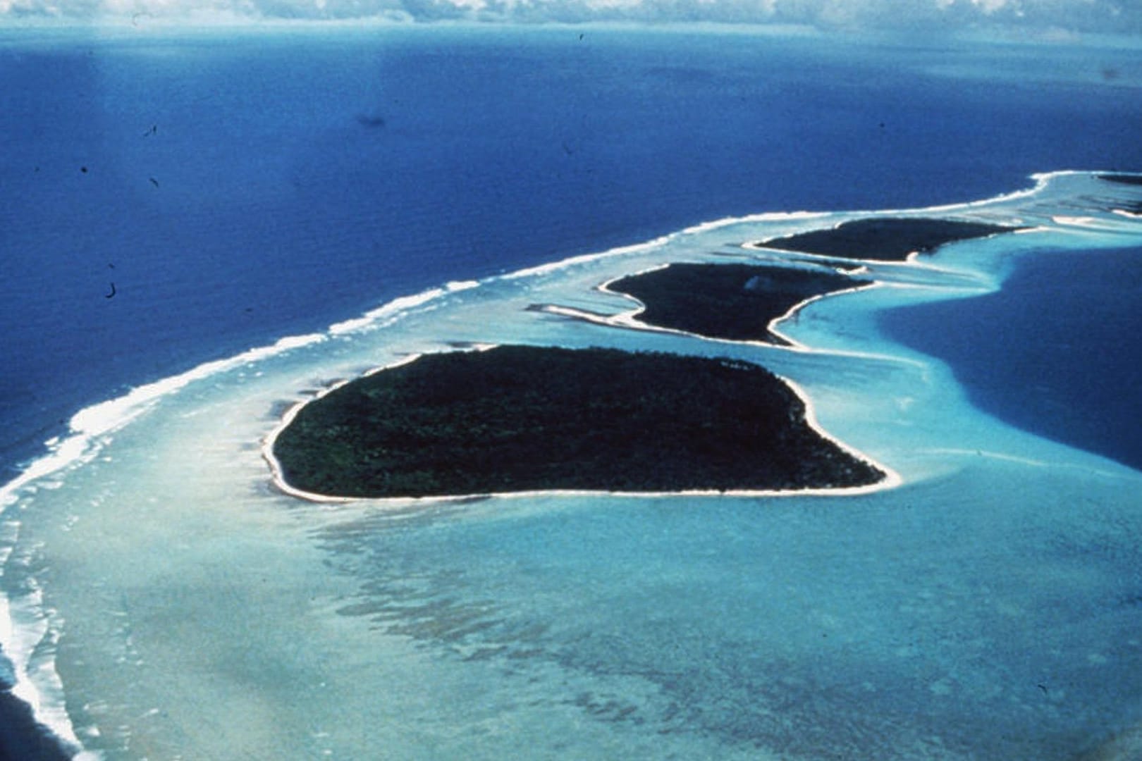 Einige Stunden hatte die Familie auf dem Atoll ausharren müssen, bis sie bei Tagesanbruch abgeholt werden konnte.