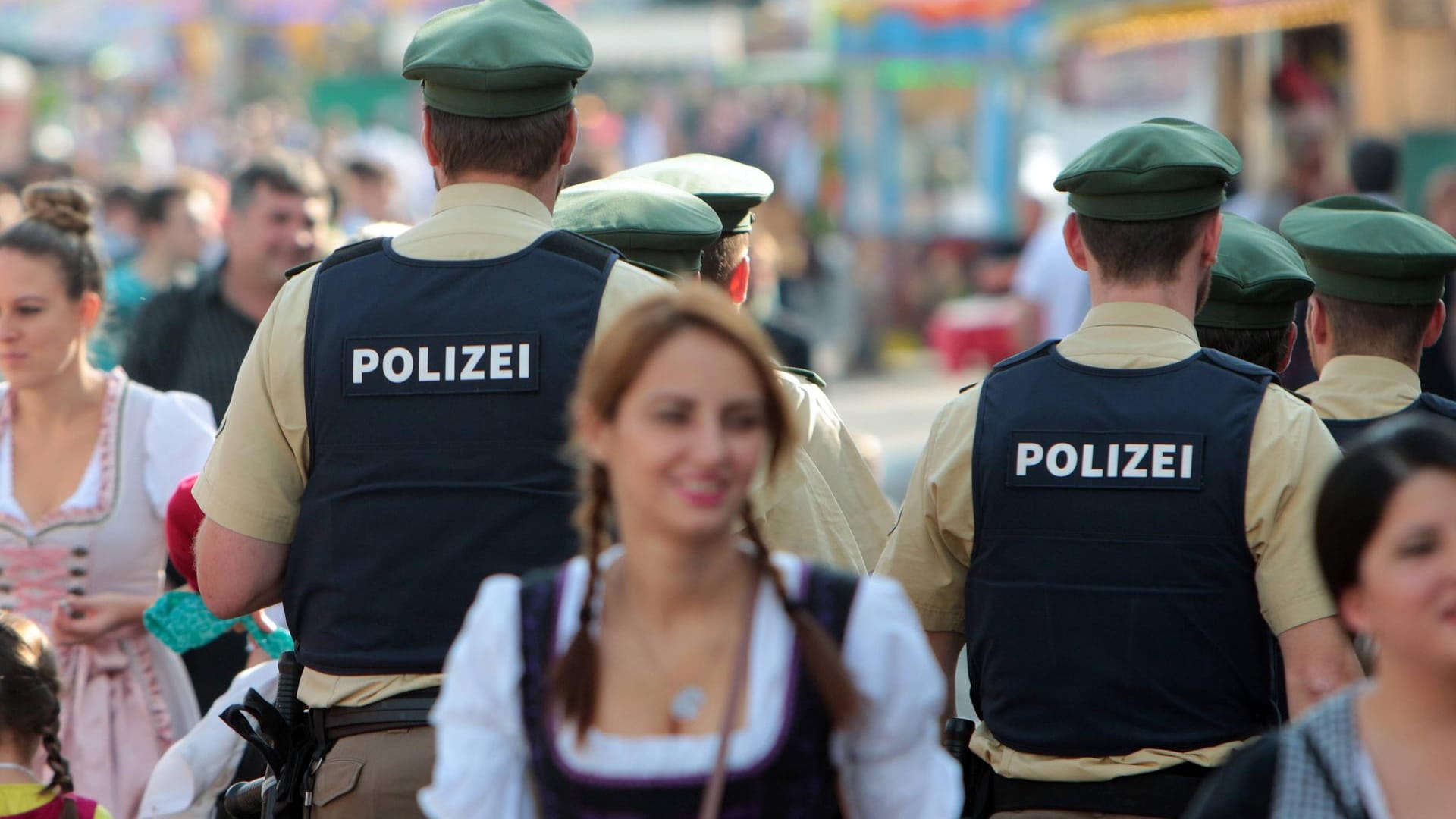 Die Polizei wird wohl wie im Vorjahr auf der Wiesn mit rund 600 Beamten im Einsatz sein.