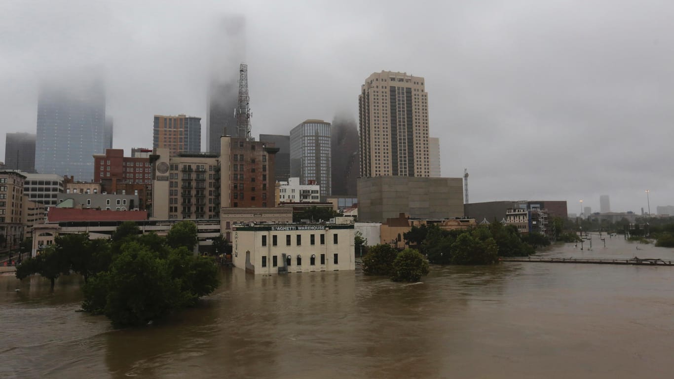 Die Innenstadt von Houston (US-Bundesstaat Texas) ist überflutet