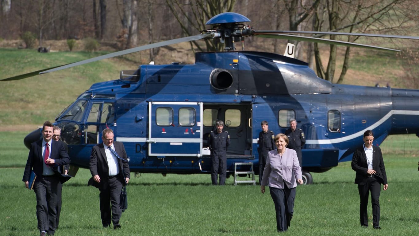 Die Nutzung der Flugbereitschaften von Bundeswehr und Bundespolizei durch Angela Merkel zu Wahlkampfzwecken stösst auf Kritik.