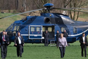 Die Nutzung der Flugbereitschaften von Bundeswehr und Bundespolizei durch Angela Merkel zu Wahlkampfzwecken stösst auf Kritik.