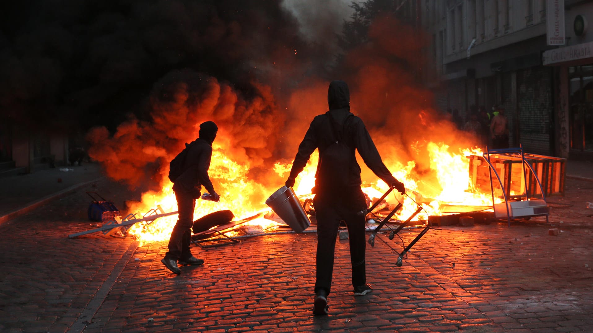 Randalierer im Hamburger Schanzenviertel während des G20-Gipfels.