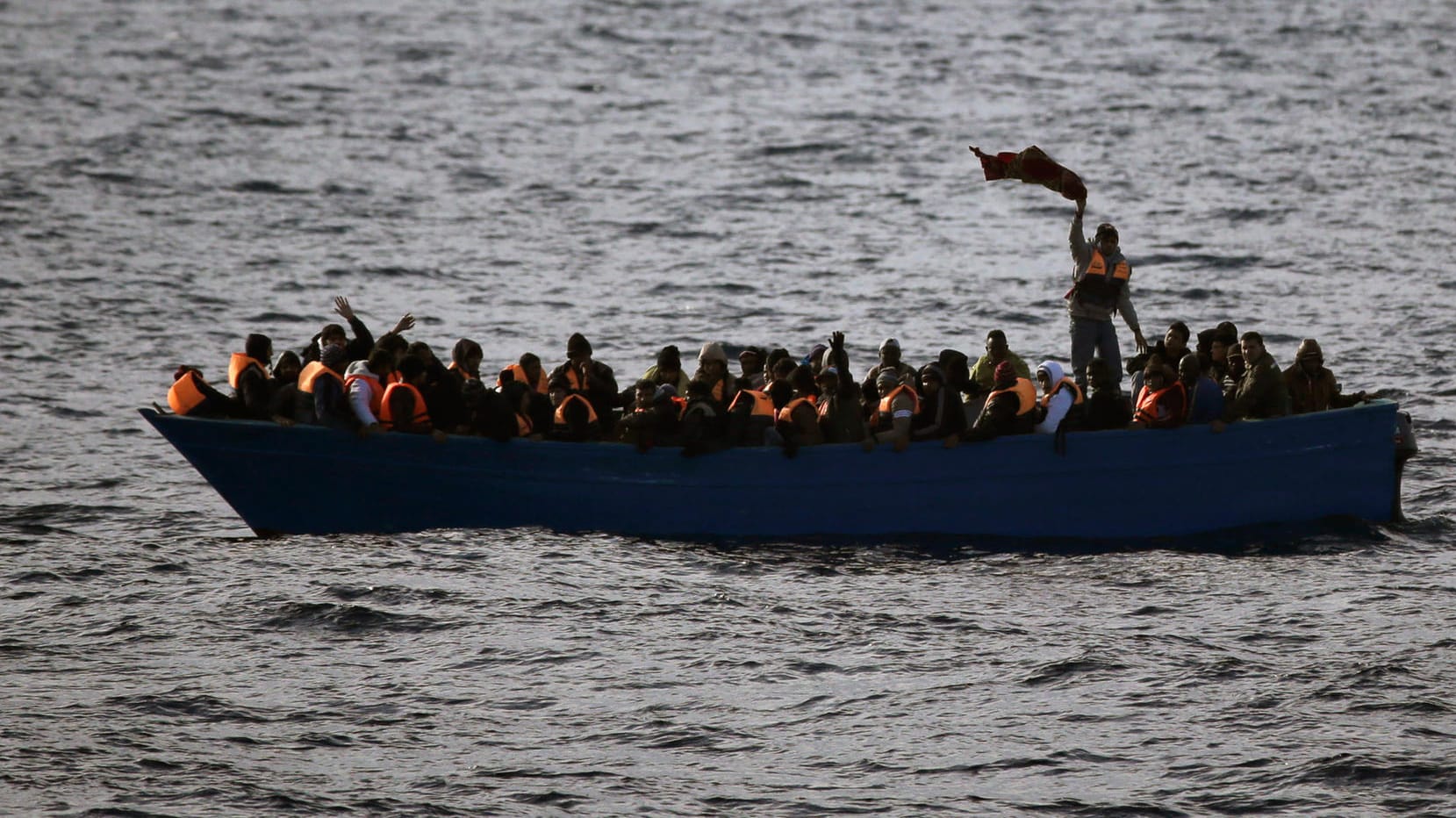 Seit Jahren wagen Menschen aus Afrika die lebensgefährliche Flucht nach Europa über das Mittelmeer (Archivbild) Seit Jahren wagen Menschen aus Afrika die lebensgefährliche Flucht nach Europa über das Mittelmeer (Archivbild)