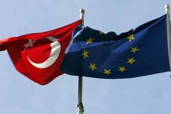 Die Bundesregierung sieht aktuell keine Chance für eine Ausweitung der EU-Zollunion auf die Türkei.