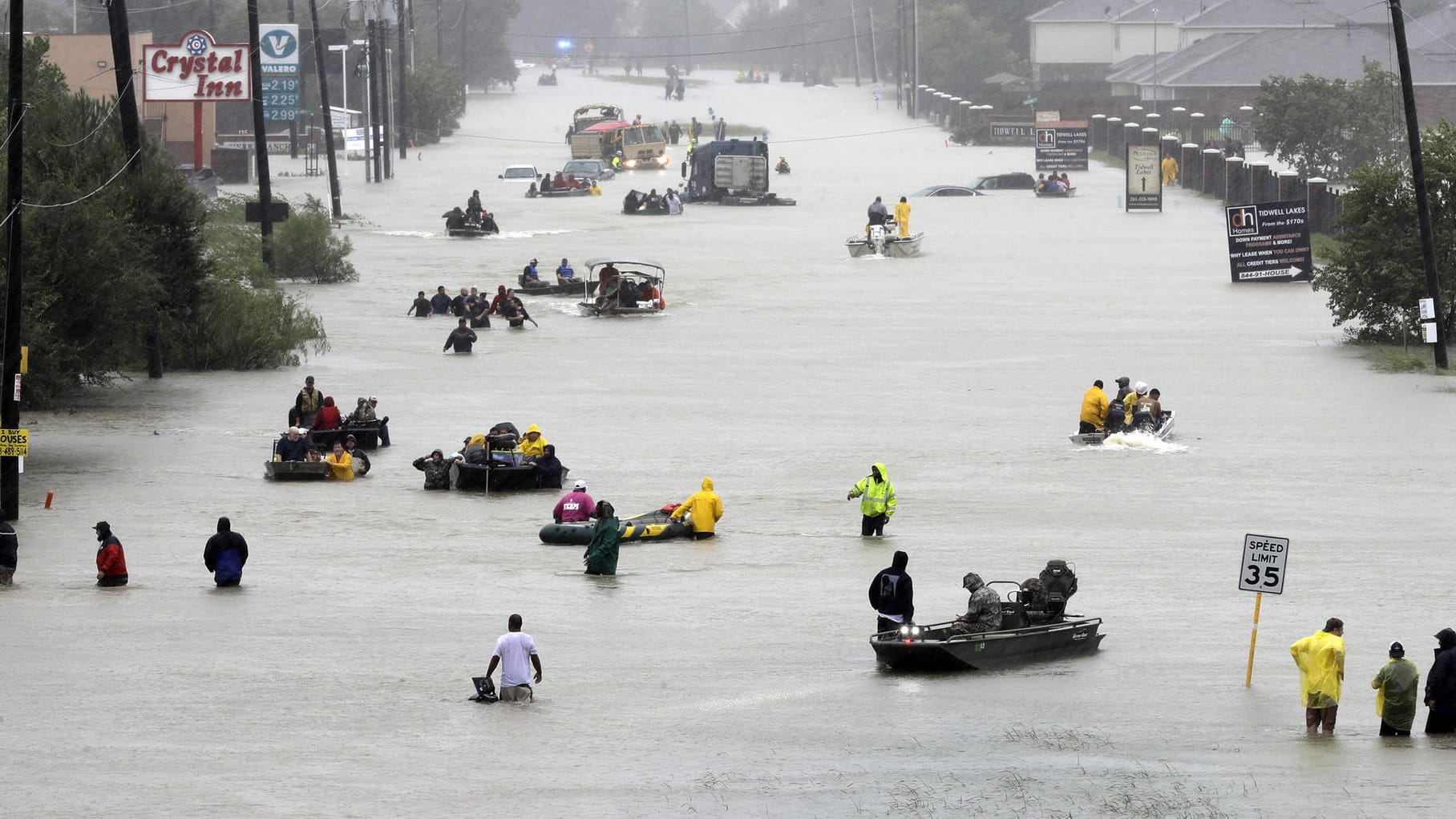 Wasser, soweit das Auge reicht: Eine überflutete Straße in Houston.