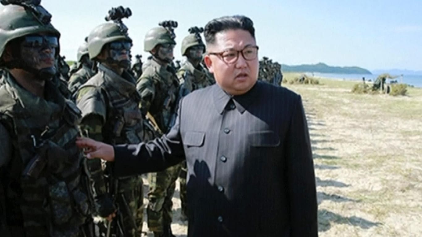 Staatschef Kim besucht Elitetruppen bei einer Übung in Nordkorea.