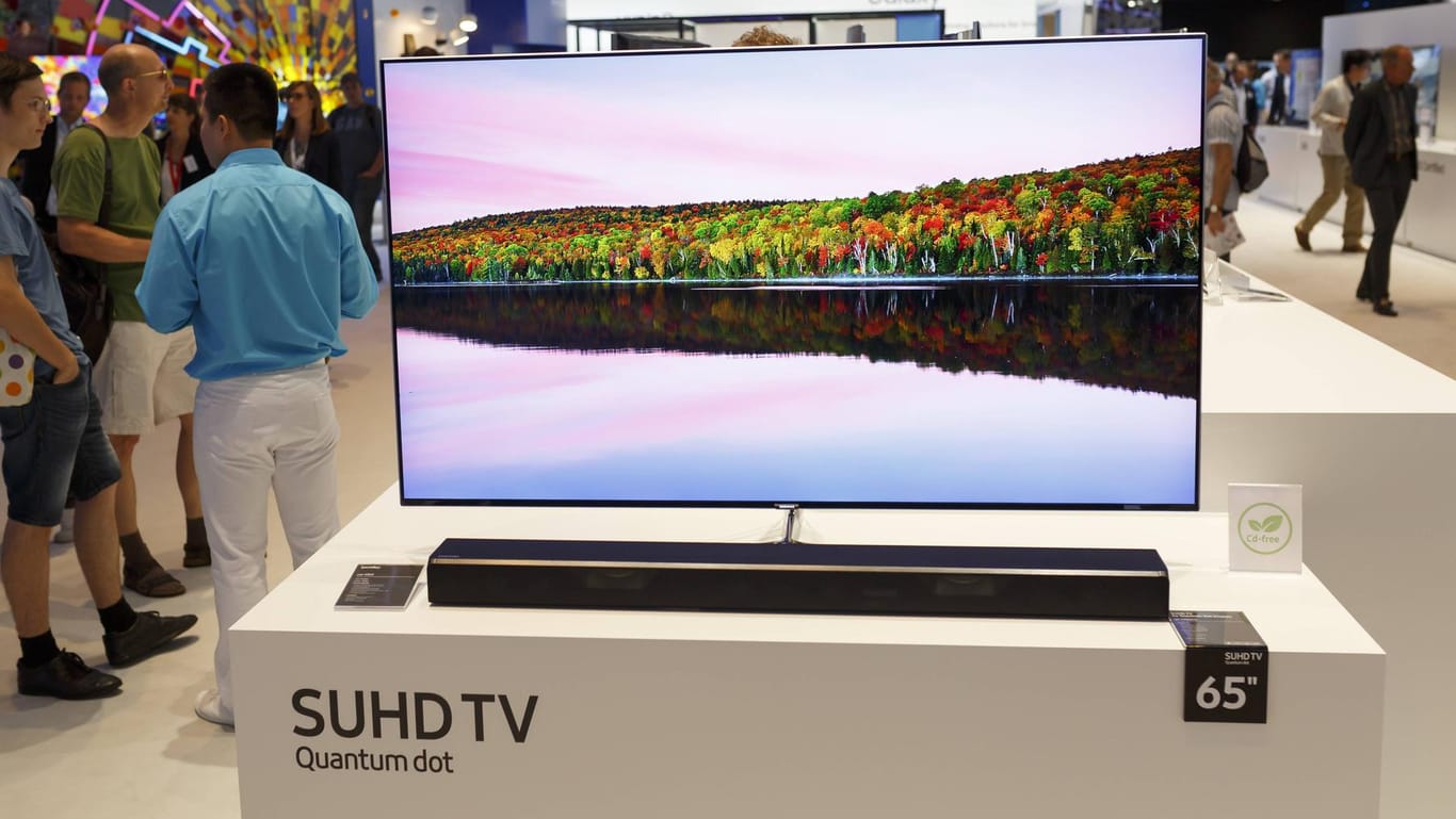Einige Samsung-Fernsehern, wie hier auf der IFA 2016, fielen nach einem ersten Update aus.