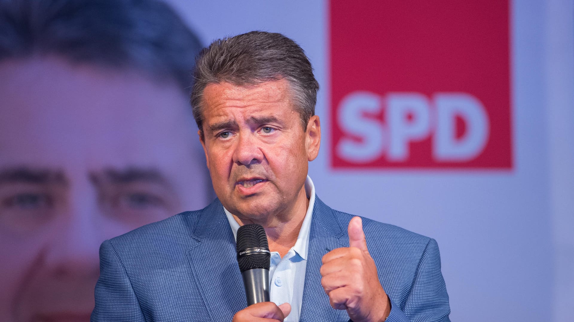 Sigmar Gabriel zweifelt offenbar daran, dass die SPD bei den anstehenden Bundestagswahlen als stärkste Partei abschneiden wird. Sigmar Gabriel zweifelt offenbar daran, dass die SPD bei den anstehenden Bundestagswahlen als stärkste Partei abschneiden wird.