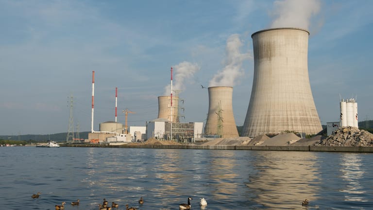 Das Kernkraftwerk am Fluss Maas in Tihange (Belgien) besteht aus drei Blöcken mit Druckwasserreaktoren.