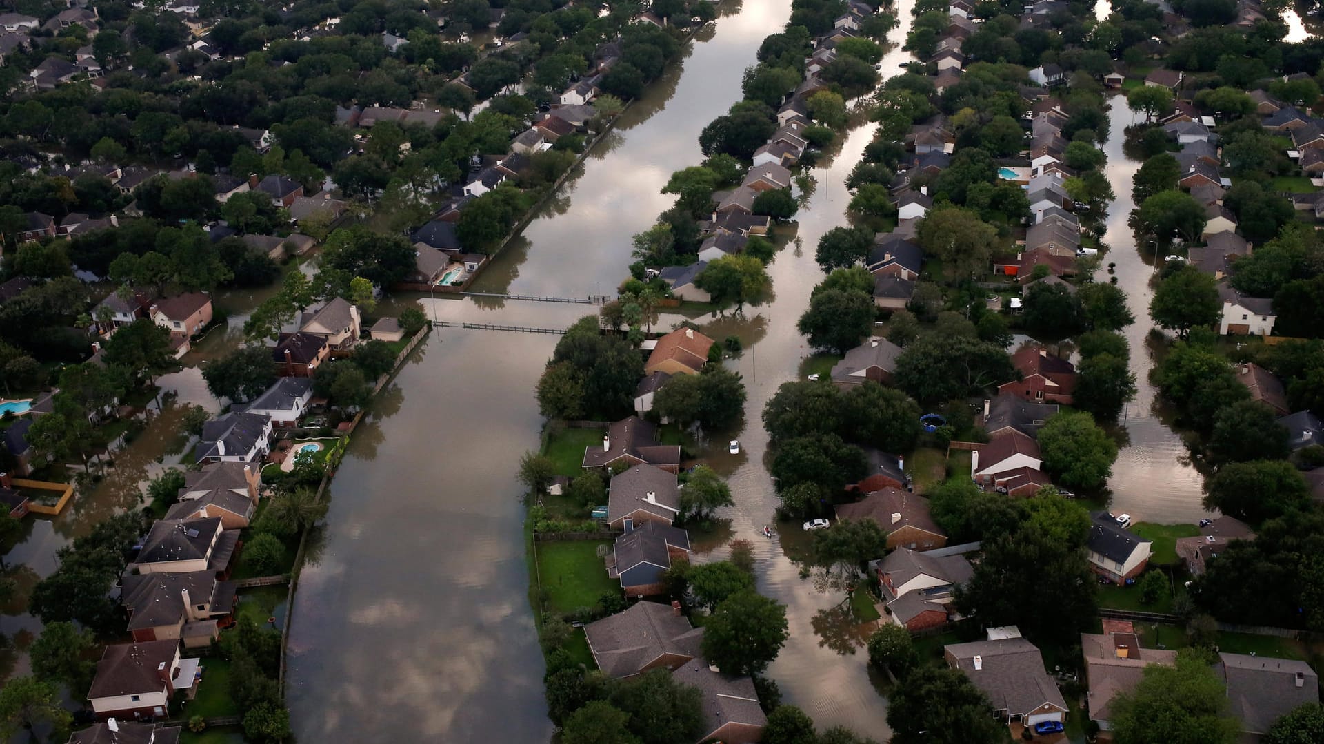 Die US-Millionenmetropole Houston (Texas) steht unter Wasser, wie hier im Nordwesten der Stadt.