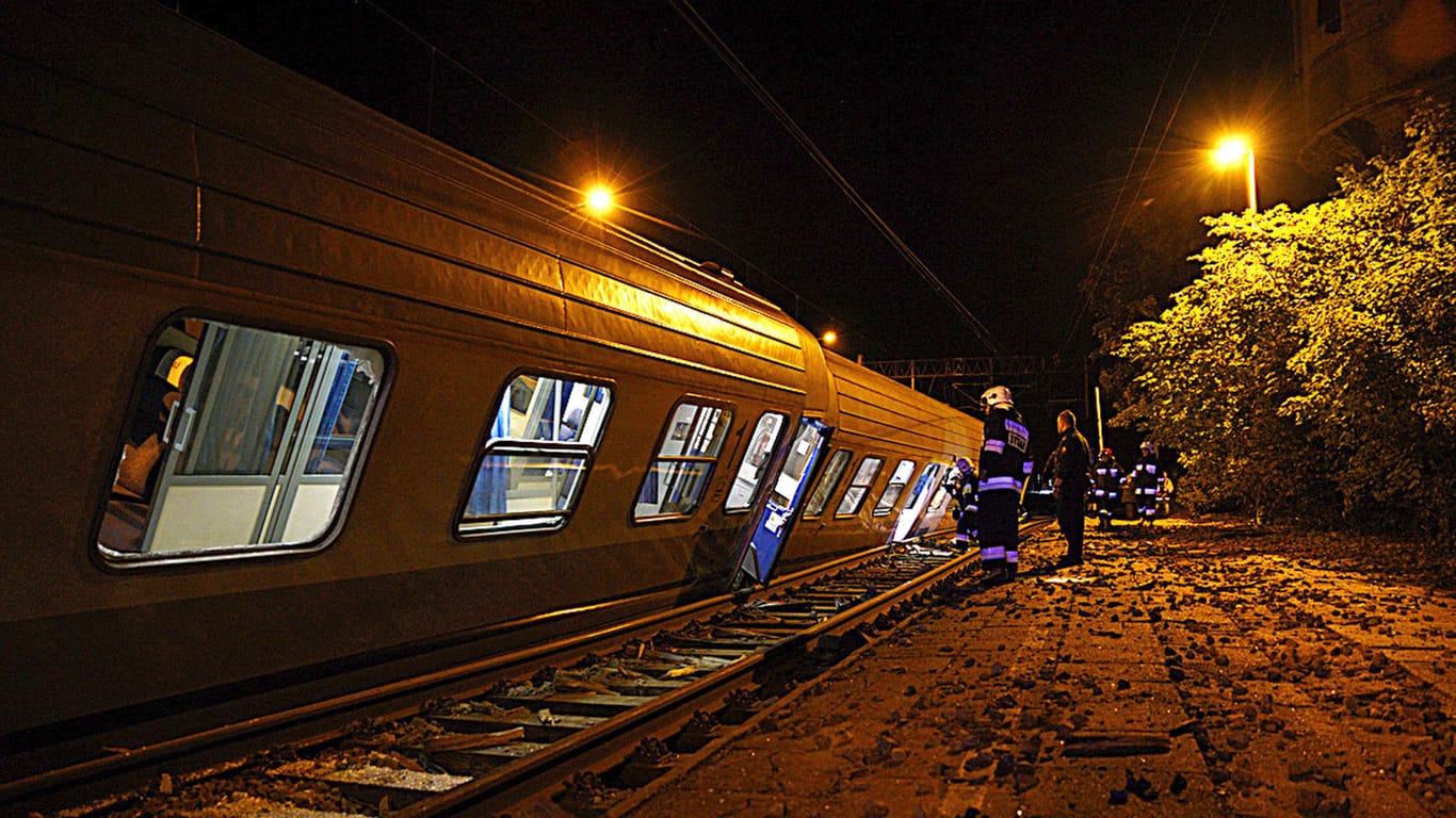 Ein Güterzug und ein Schnellzug sind bei Smetowo Graniczne zusammengestoßen.