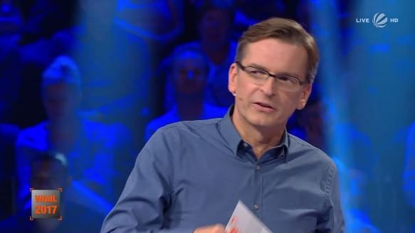 Sat.1-Moderator Claus Strunz inszenierte sich bei "Die zehn wichtigsten Fragen der Deutschen" lieber selbst, anstatt eine politische Diskussion zu führen. Sat.1-Moderator Claus Strunz inszenierte sich bei "Die zehn wichtigsten Fragen der Deutschen" lieber selbst, anstatt eine politische Diskussion zu führen.