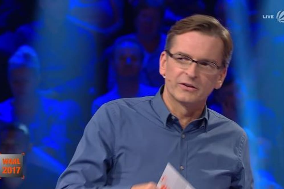 Sat.1-Moderator Claus Strunz inszenierte sich bei "Die zehn wichtigsten Fragen der Deutschen" lieber selbst, anstatt eine politische Diskussion zu führen.
