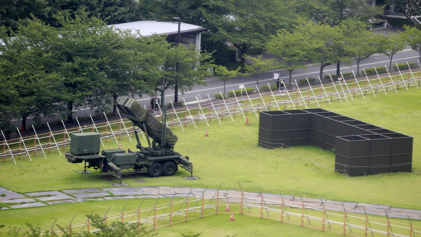 Das Raketenabwehrsystem Patriot Advanced Capability (PAC-3) steht beim Verteidigungsministerium in Tokio.