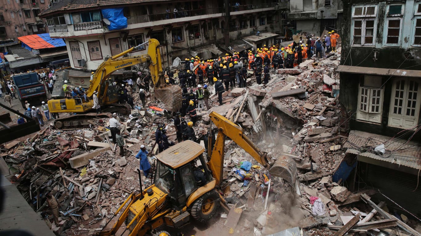 Mindestens sieben Menschen kamen beim Einsturz eines mehrstöckigen Hauses in der indischen Finanzmetropole Mumbai ums Leben.