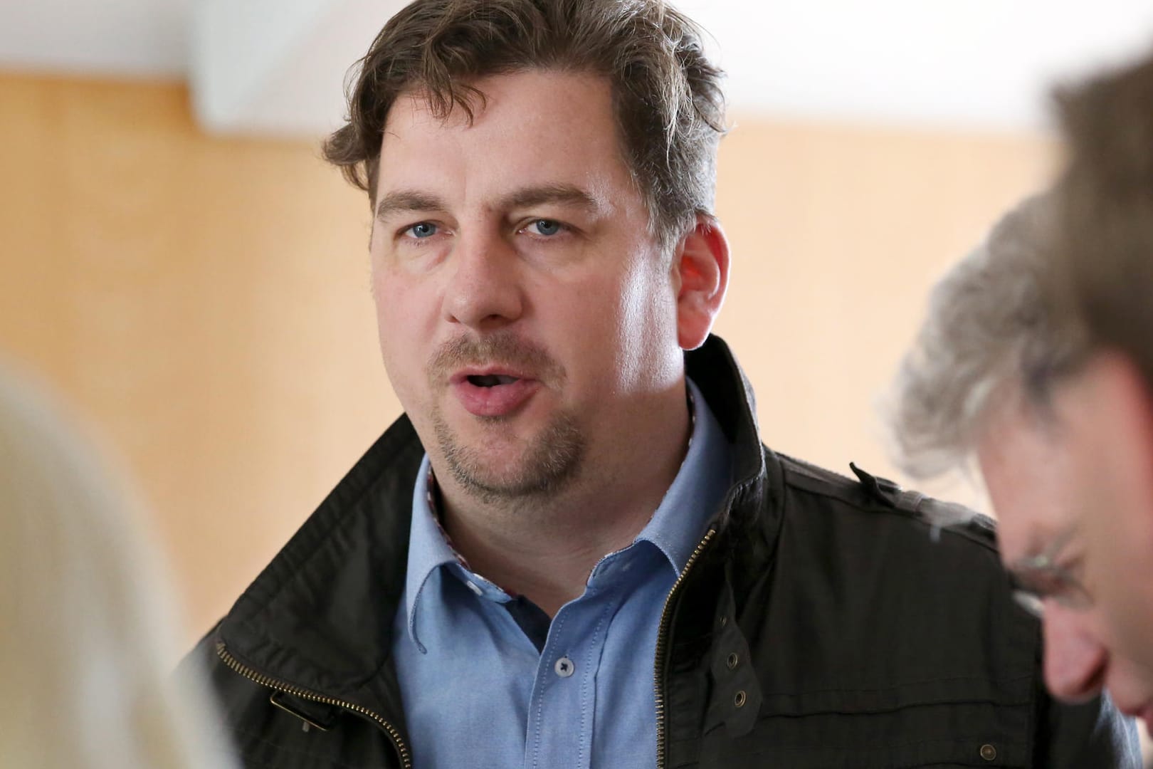 Holger Arppe bei seinem Volksverhetzungsprozess – in durchgestochenen Chat-Protokollen phantasiert er von Gewalt gegen politische Gegner.