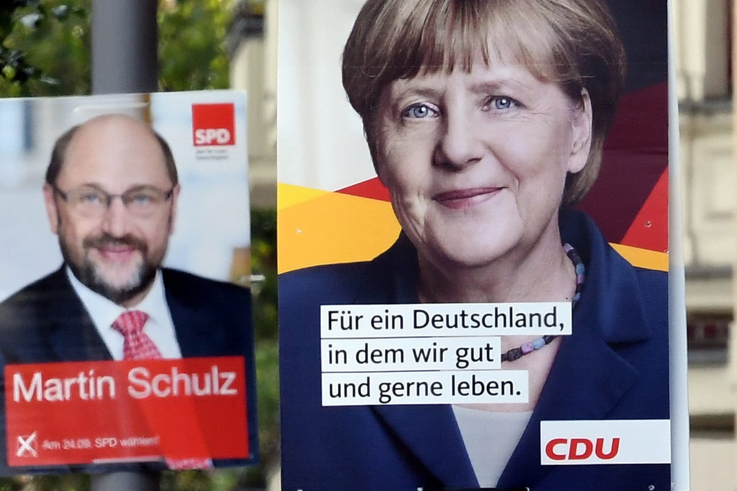 Wahlplakate für die Bundestagswahl hängen in Berlin.