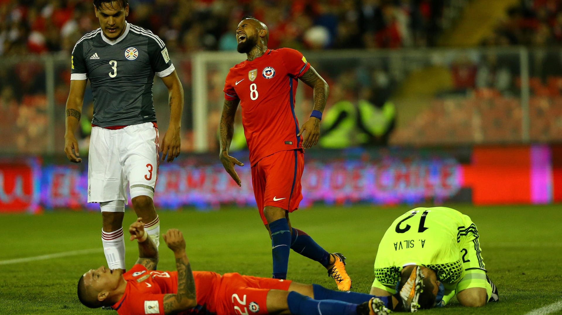 Schwarzer Tag: Hier haben Chiles Nicolas Castillo und Arturo Vidal eine Chance vergeben.