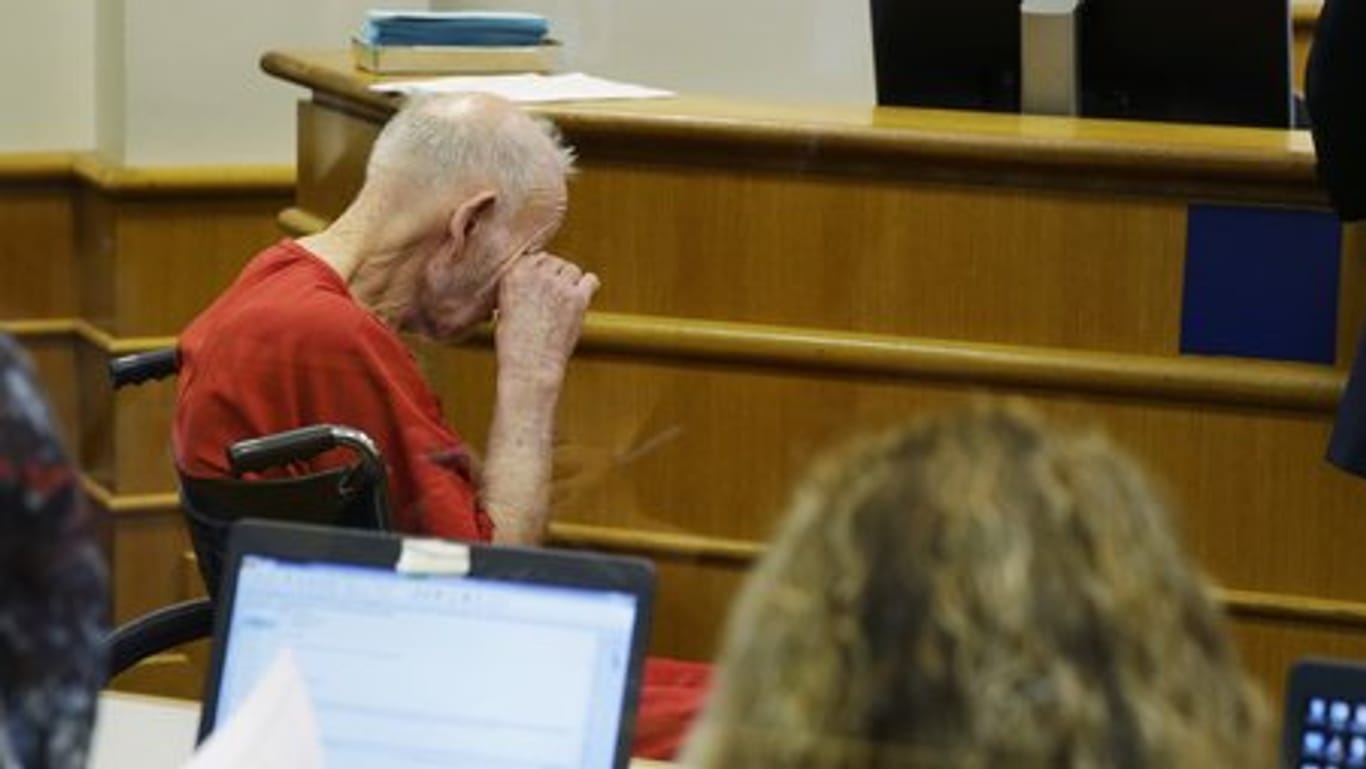 Im Rollstuhl beim Gerichtstermin: Der 82-jährige Charles E. ist möglicherweise unzurechnungsfähig