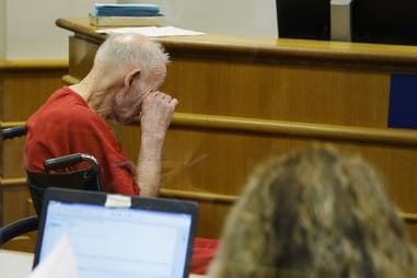 Im Rollstuhl beim Gerichtstermin: Der 82-jährige Charles E. ist möglicherweise unzurechnungsfähig