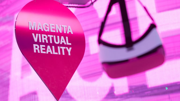 Virtuelle Realität in Magenta: Die Telekom bringt auf ihrer Virtual Reality Plattform 360-Grad-Videos und Sport-Inhalte.