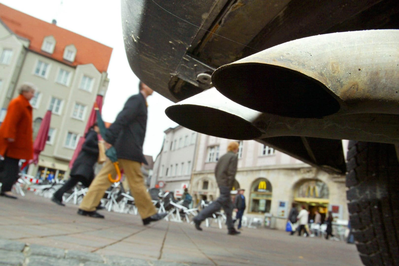 Interessen von Industrie und Autofahrern vs. saubere Luft in den Städten. Das Thema Schadstoffe beschäftigt auch den aktuellen Wahlkampf.