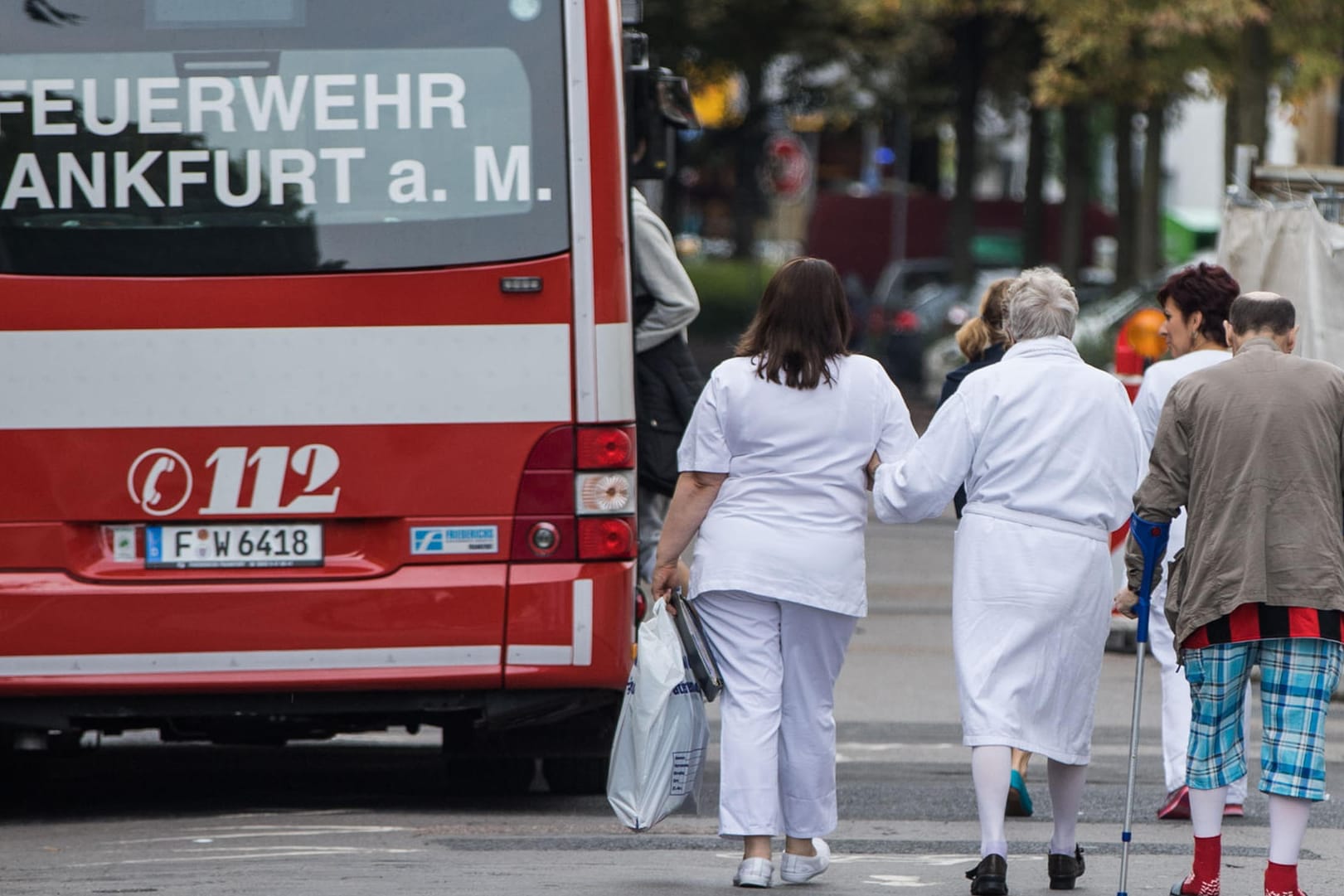 Patienten des Bürgerhospitals werden in ein anderes Krankenhaus verlegt, da die Klinik wegen einer Bombenentschärfung am Sonntag evakuiert werden muss.