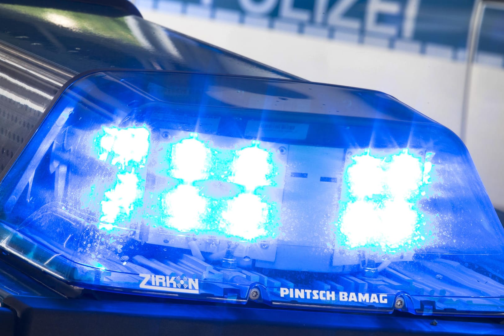 Die Polizei in Oldenburg sucht nach dem Schläger eines Kleinkindes.