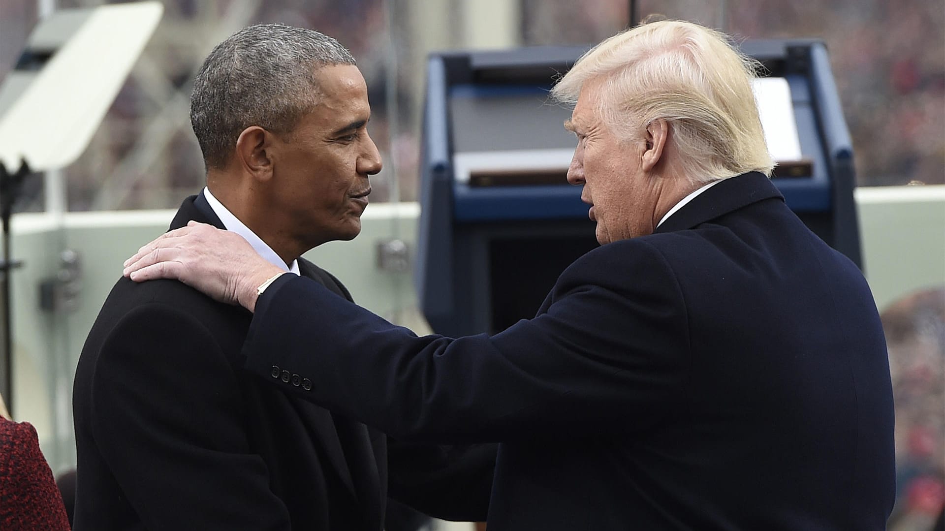 Donald Trump bekam zur Amtsübergabe von Vorgänger Barack Obama einen handschriftlichen Brief mit mahnenden Worten. Donald Trump bekam zur Amtsübergabe von Vorgänger Barack Obama einen handschriftlichen Brief mit mahnenden Worten.