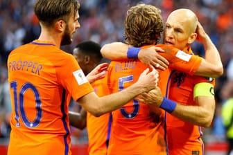 Davy Pröpper (l.) und Arjen Robben (r.) trafen beim 3:1-Erfolg der Niederländer gegen Bulgarien.