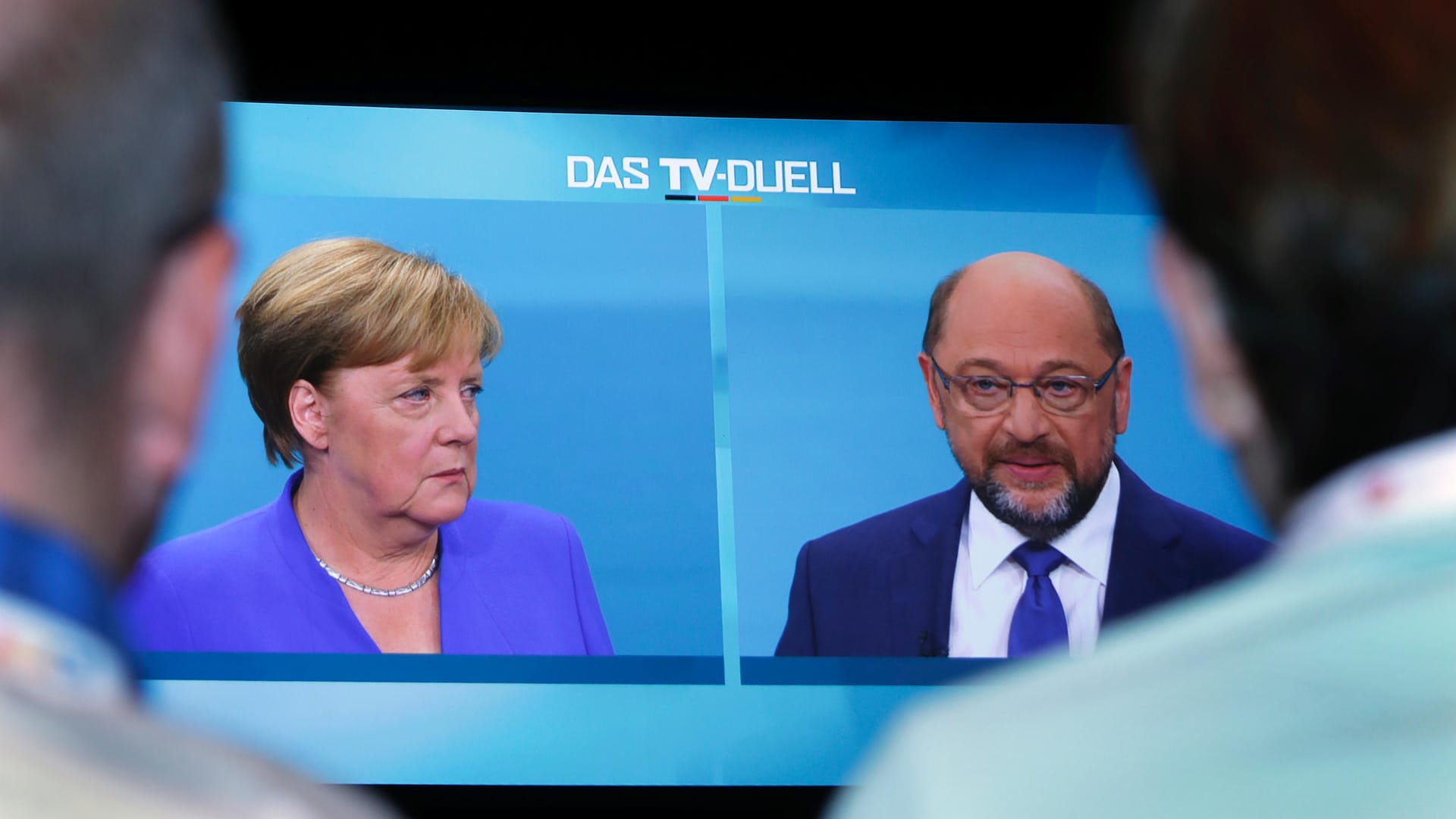 Am Sonntagabend lieferten sich Bundeskanzlerin Angela Merkel (CDU) und SPD-Kanzlerkandidat Martin Schulz ein TV-Duell, das von vier Fernsendern live übertragen wurde. Am Sonntagabend lieferten sich Bundeskanzlerin Angela Merkel (CDU) und SPD-Kanzlerkandidat Martin Schulz ein TV-Duell, das von vier Fernsendern live übertragen wurde.