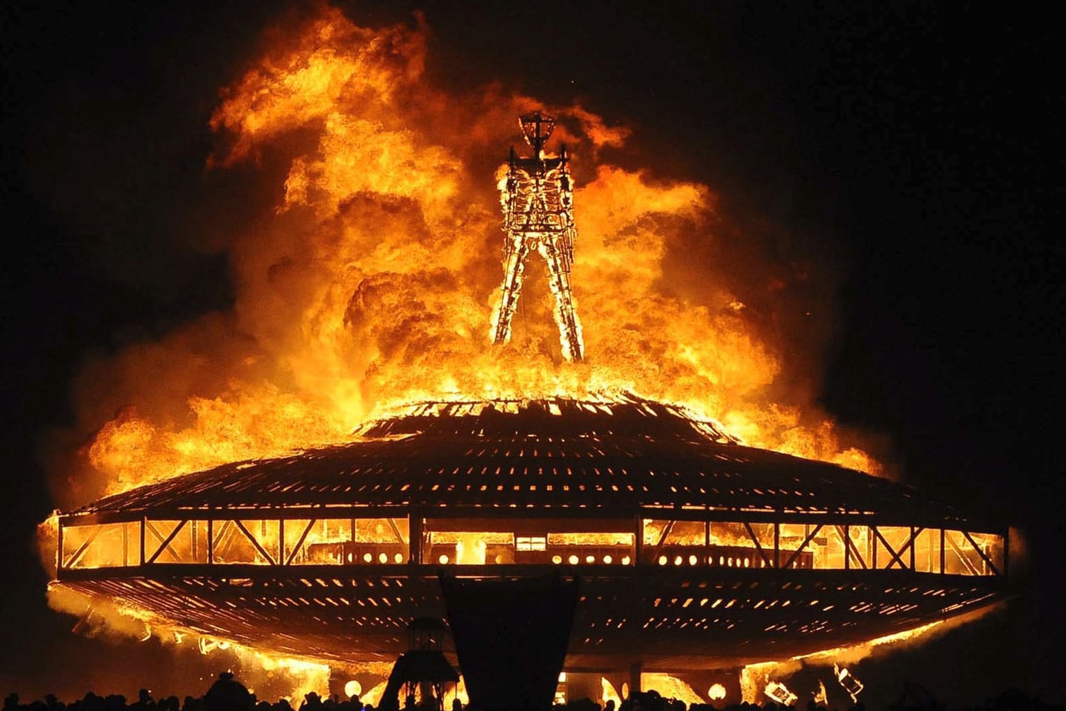 Die Verbrennung der riesigen Holzfigur gehört traditionell zum "Burning Man".