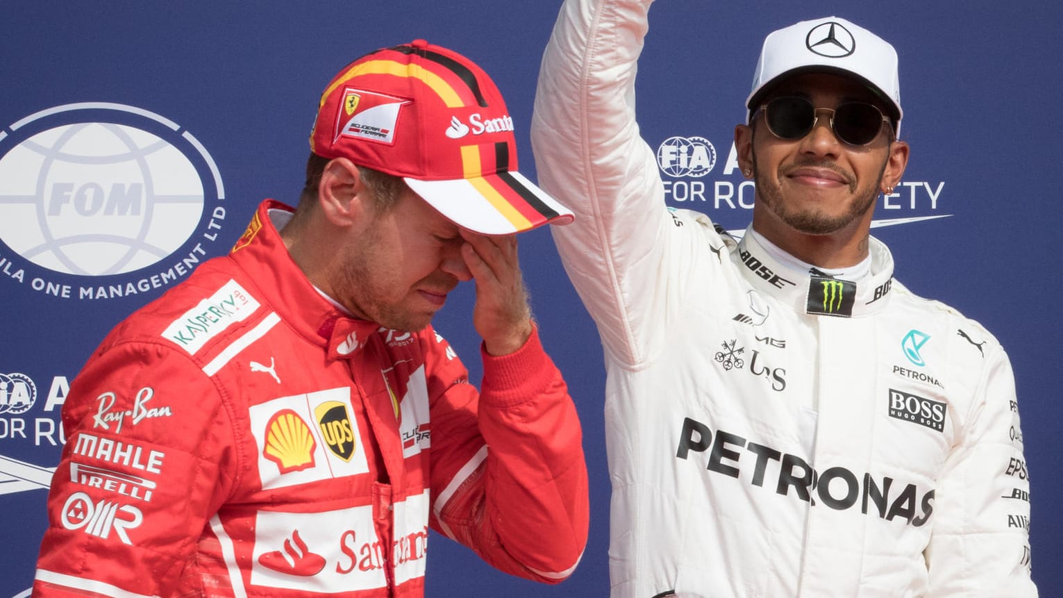 Lewis Hamilton (rechts) zeigte Sebastian Vettel (links) beim Ferrari-Heimspiel in Monza die Grenzen auf. Lewis Hamilton (rechts) zeigte Sebastian Vettel (links) beim Ferrari-Heimspiel in Monza die Grenzen auf.