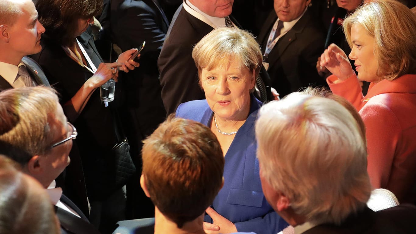 Kanzlerin Angela Merkel (CDU) nach dem Duell mit Martin Schulz im Fernsehstudio in Adlershof.