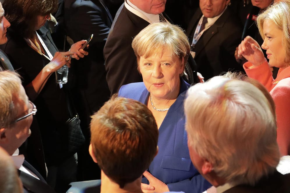 Kanzlerin Angela Merkel (CDU) nach dem Duell mit Martin Schulz im Fernsehstudio in Adlershof.