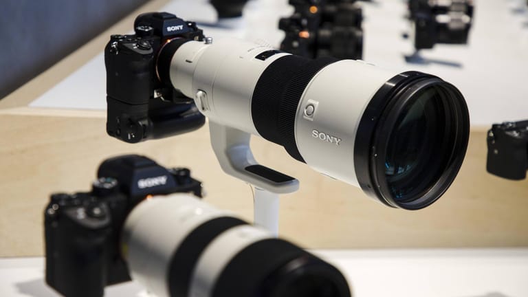 Kameras und Objektive auf dem Sony Messestand der IFA.