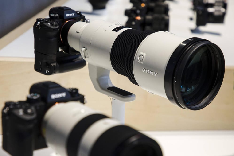 Kameras und Objektive auf dem Sony Messestand der IFA.