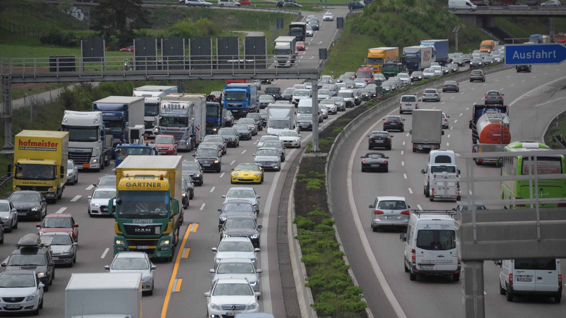 Stauprognose für das letzte Ferienwochenende: Erhöhte Staugefahr auf den Autobahnen im Süden.