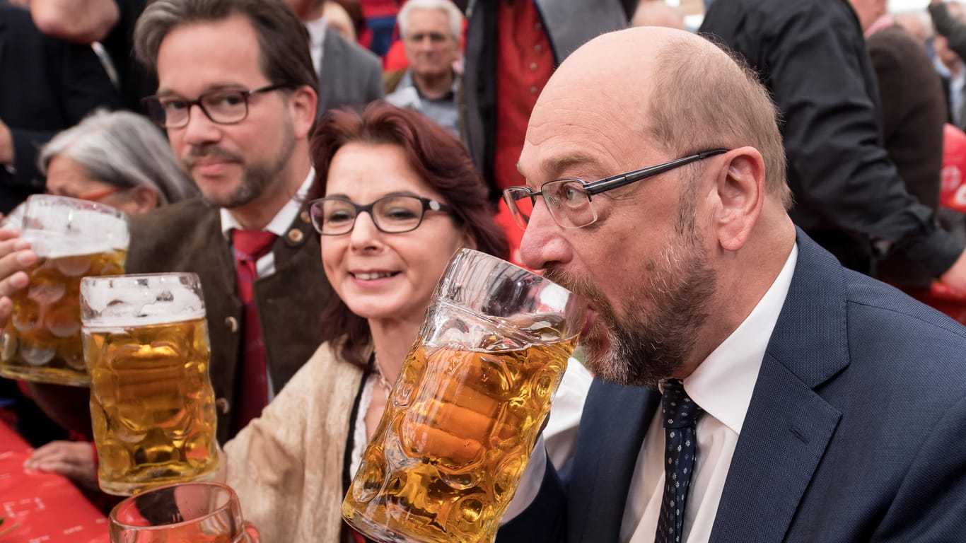 Martin Schulz mischte sich im Bierzelt unter seine Anhänger.