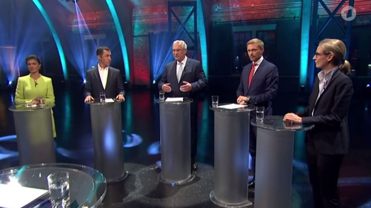 Sahra Wagenknecht (Die Linke), Cem Özdemir (Grüne), Joachim Herrmann (CSU), Christian Lindner (FDP) und Alice Weidel (AfD) beim TV-Fünfkampf. Sahra Wagenknecht (Die Linke), Cem Özdemir (Grüne), Joachim Herrmann (CSU), Christian Lindner (FDP) und Alice Weidel (AfD) beim TV-Fünfkampf.