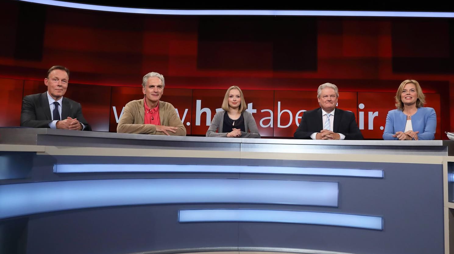 Die Runde bei "hart aber fair" am Montagabend: v.l. Thomas Oppermann (SPD), Schauspieler Walter Sittler, YouTuberin Lisa Sophie, Ex-BR-Chefredakteur Sigmund Gottlieb und Julia Klöckner (CDU).